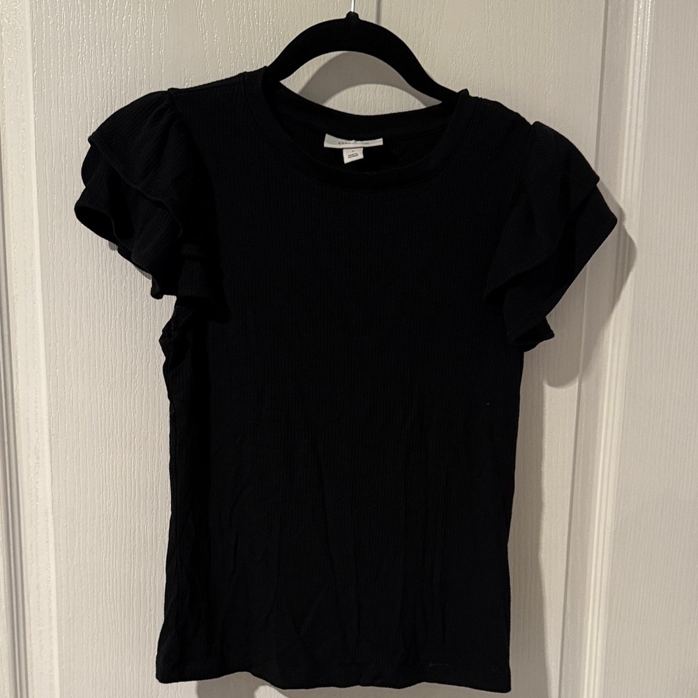 Chic Black Ruffle Sleeve Tee
